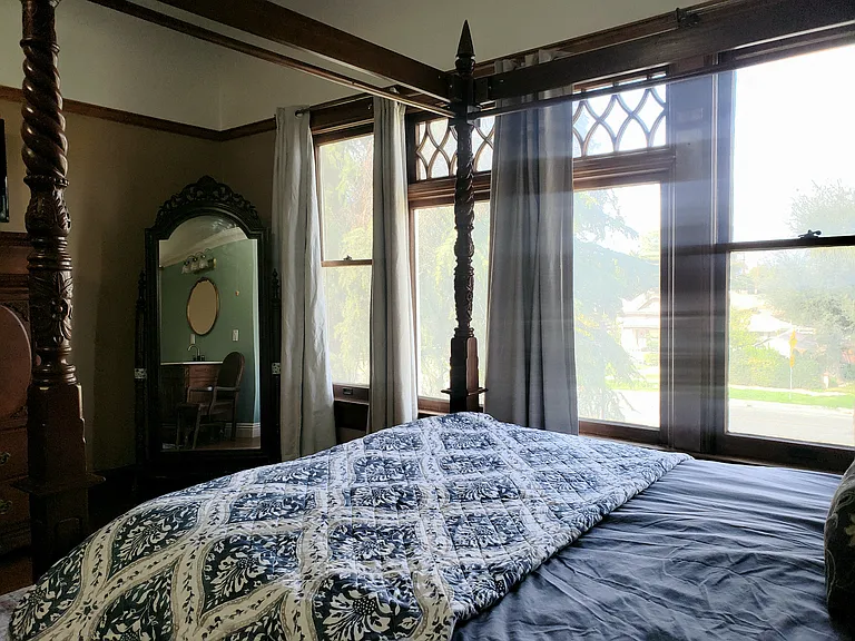 Vista Room at $1475/mo