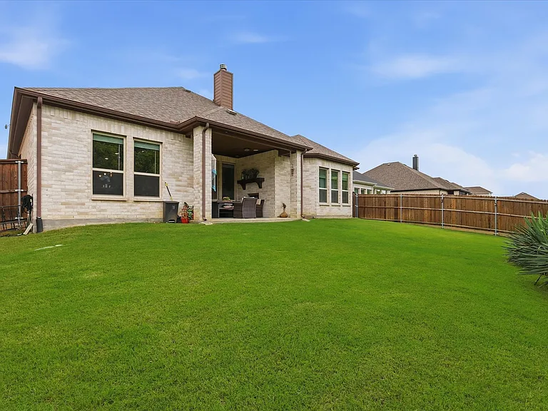 616 Lake Cove Dr — Photo 32