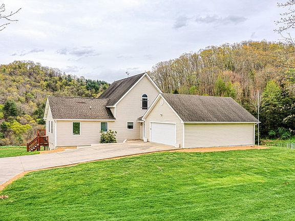 4th image of 18350 Celebrity Ln