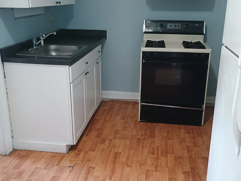 520 Franklin St #5 — Photo 4