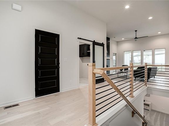 4th image of 2709 NE Wheatley Dr