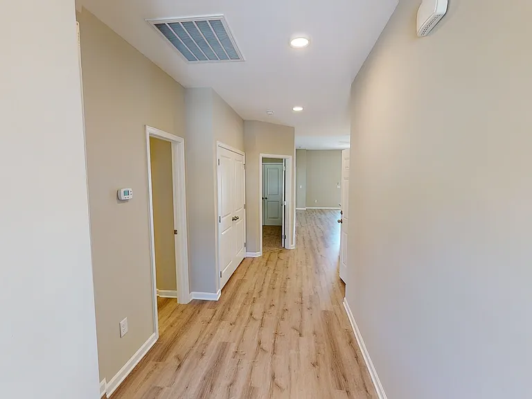 84 Racquet Club Dr — Photo 3