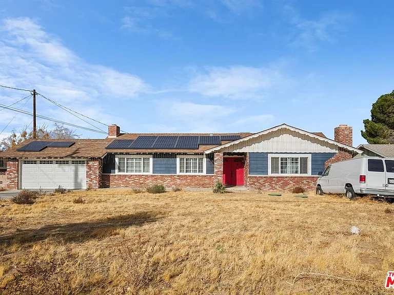 4631 W Avenue M8 — Photo 4