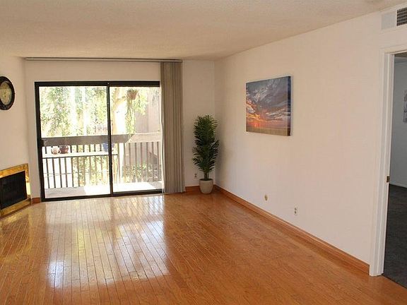 3rd image of 22100 Burbank Blvd Unit 328