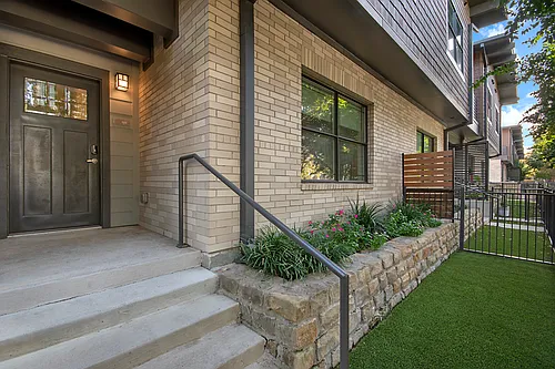 5607 Belmont Ave #130 Photo 1