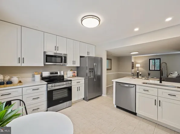 1368 Almond Dr, Annapolis, MD 21409