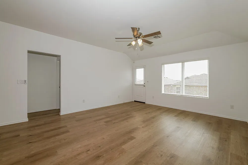 4 bed, 2.0 bath, 1459 sqft, $1,600 — Photo 4