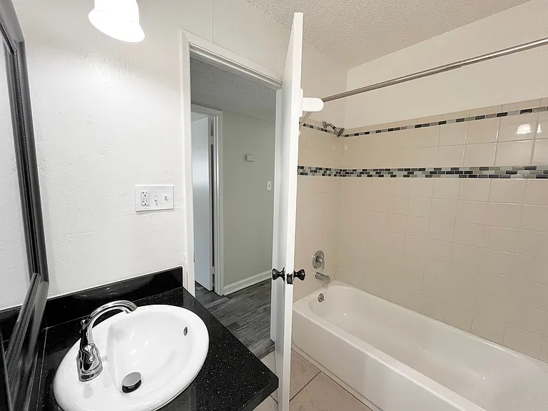 615 24th Street — Photo 13