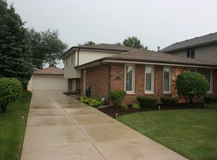 9421 S Meade Ave, Oak Lawn, IL 60453