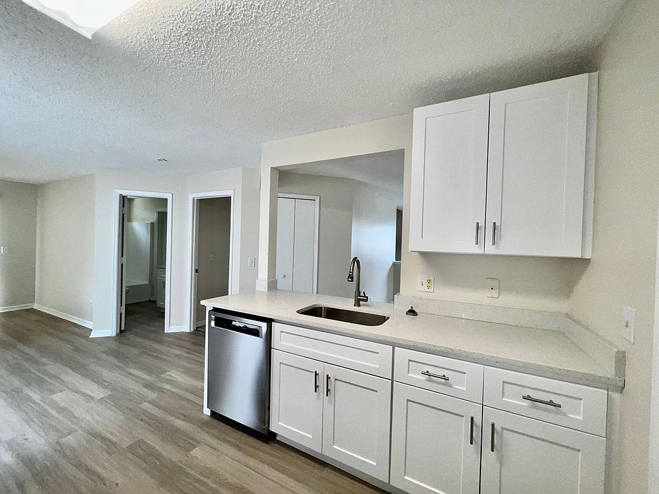 1st image of 9596 Violet Dr