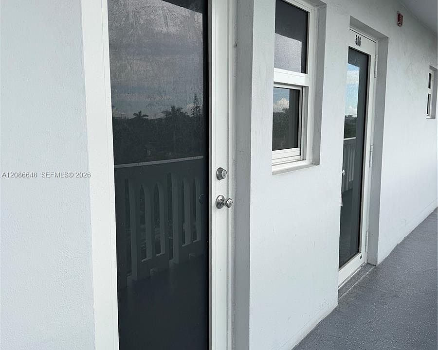 1st image of 320 NE 12th Ave APT 506