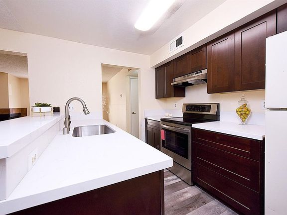 2nd image of 251 Del Verde Cir APT 3