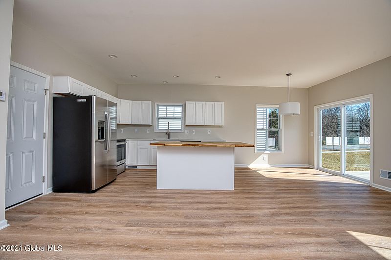 3rd image of 123 Marjorie Lane #2
