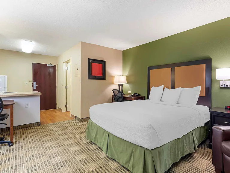 Studio Suite - 1 Queen Bed