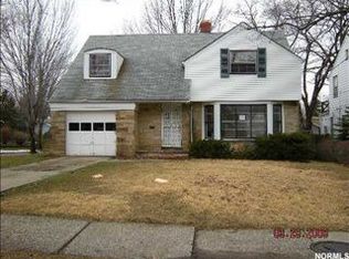 806 Quilliams Rd, Cleveland Heights, OH 44121