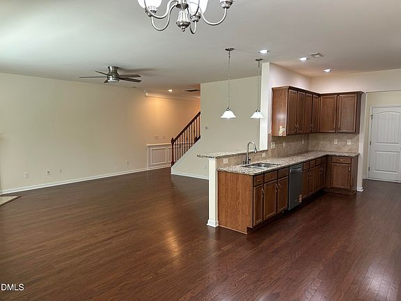 4th image of 343 Scotlow Way