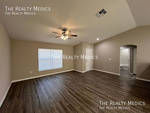 4th image of 17 Pine Court Dr