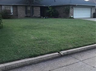 2905 Woodcreek Rd, Midwest City, OK 73110