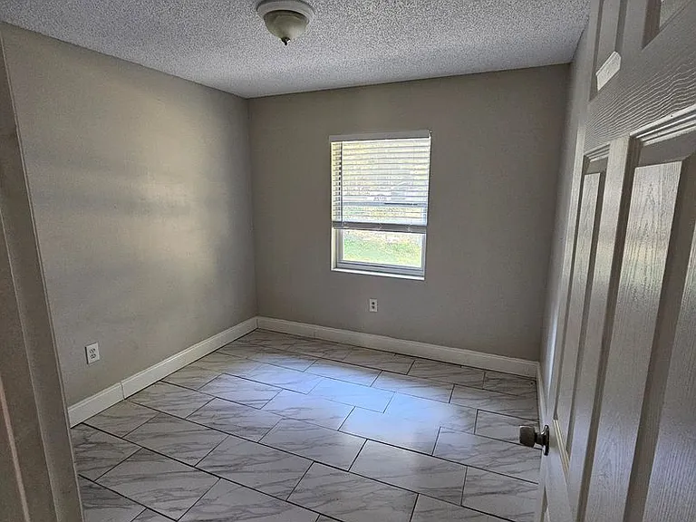 1013 Beecher St #1 — Photo 10