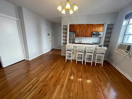 Rented by Metropolis International Realty Inc. | media 14