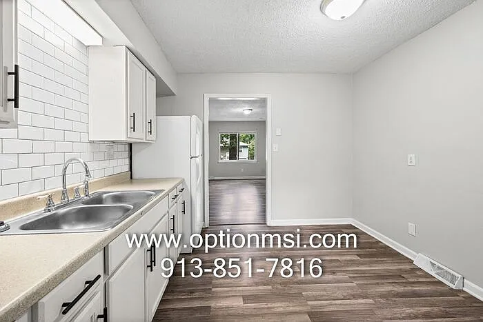 345 S 73rd Dr — Photo 8
