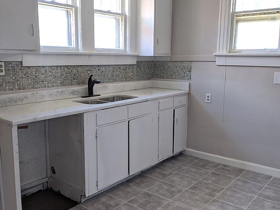 Kitchen with plenty of cabinets
