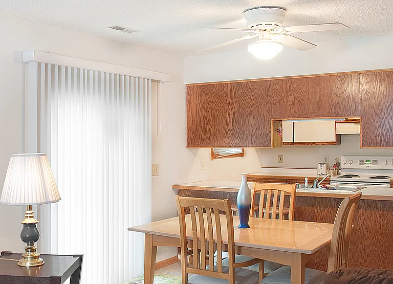 1414 Glenridge Dr — Photo 2