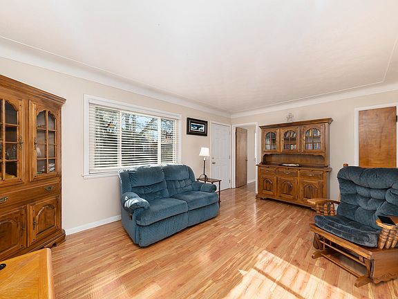 4th image of 222 Fairview Ave