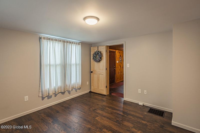 3rd image of 3 Pleasant Avenue