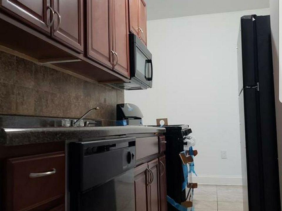 2nd image of 1861 Kennedy Blvd #101