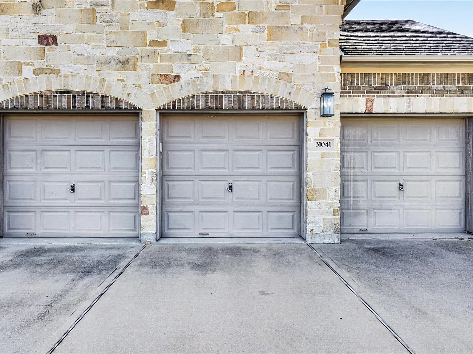 4 bed, 3.5 bath, 3217 sqft, $3,300 — Photo 3