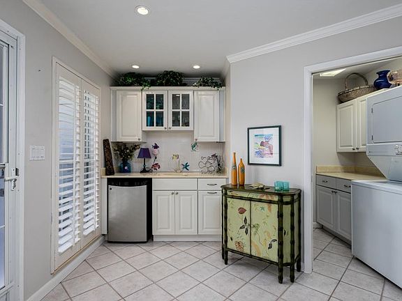 3rd image of 1215 Edington Pl #3X