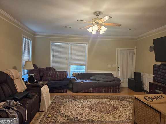 4th image of 3717 Downing Dr