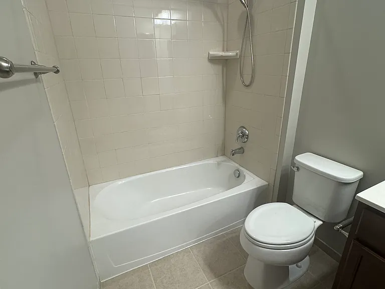 Fourth floor full bath