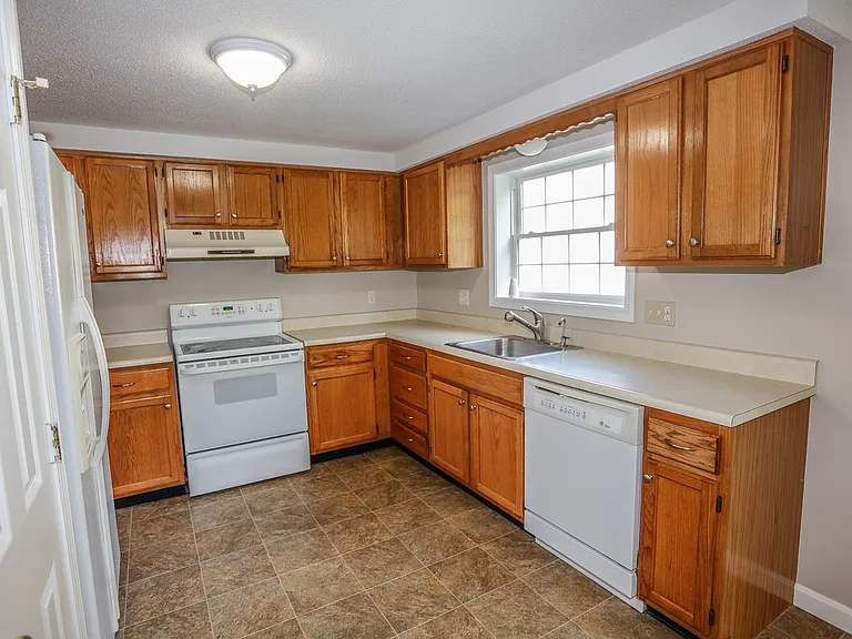 14 E Ridge Rd — Photo 3