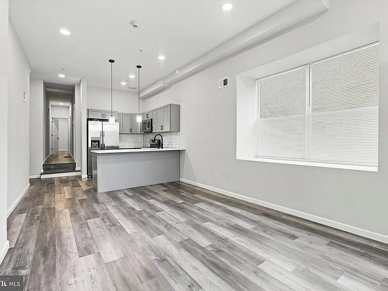 623 W Oxford St #1 — Photo 3