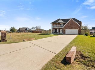 3226 Royal Palm Dr, Mont Belvieu, TX 77523