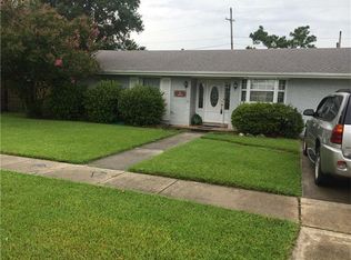 4 Derbes Dr, Gretna, LA 70053