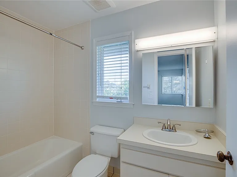953 E Causeway Blvd #N/A — Photo 14