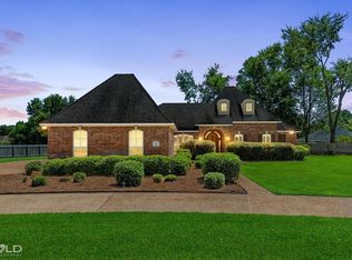 311 Summer Lake Dr, Bossier City, LA 71112