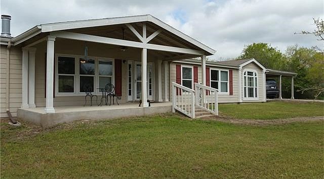 Great covered front porch to enjoy your outdoor living!