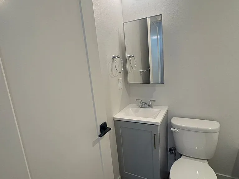 Denny Apartments — Photo 9
