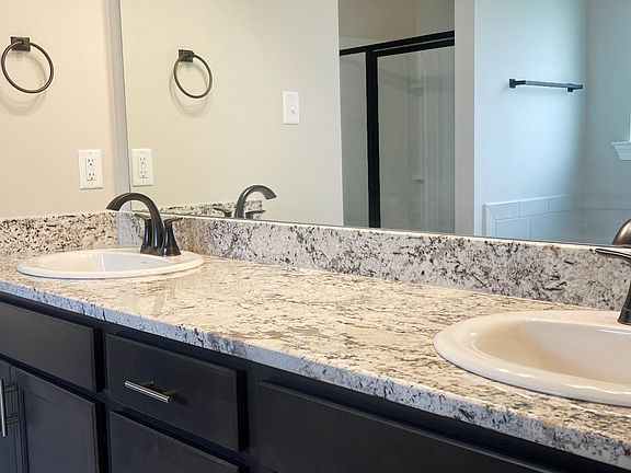 Trillium IV B - Primary Bathroom - DSLD Homes