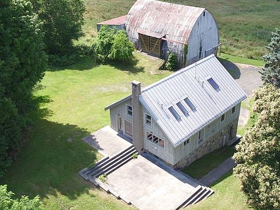 4th image of 135 Willow Farm Dr