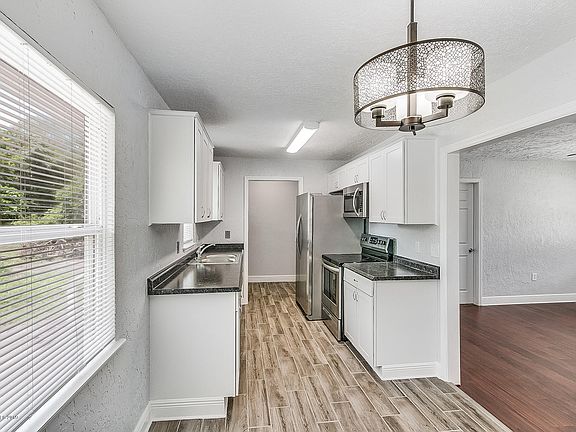 4th image of 2712 Bethune Ave