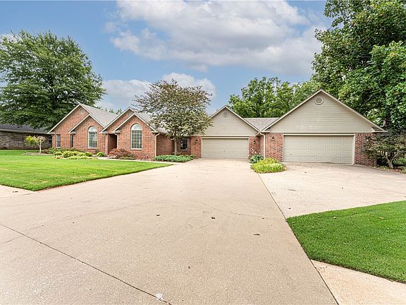 2nd image of 5 Dayne Ln