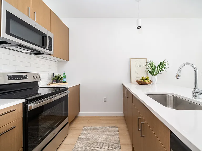 1008 South Ave #208 — Photo 5