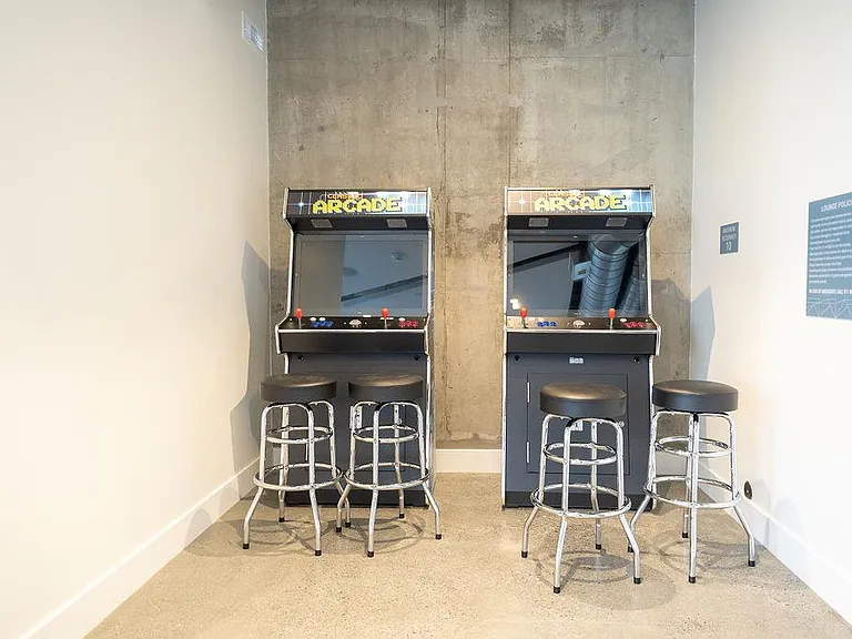 Arcade with 100+ fun games!