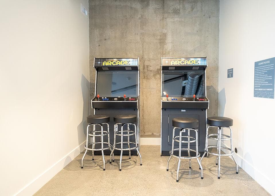 Arcade with 100+ fun games!