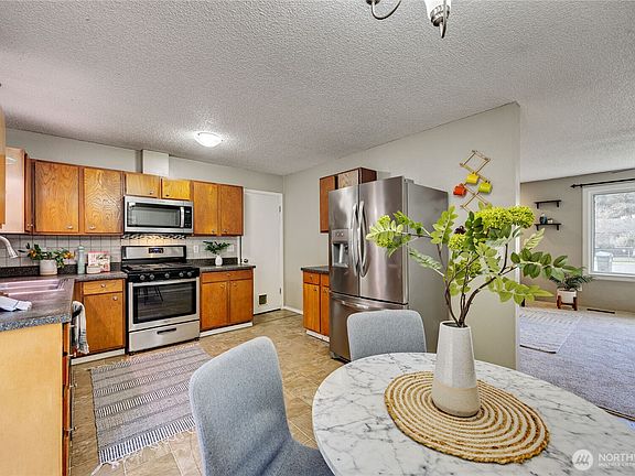 4th image of 2522 Greenwood Drive NE